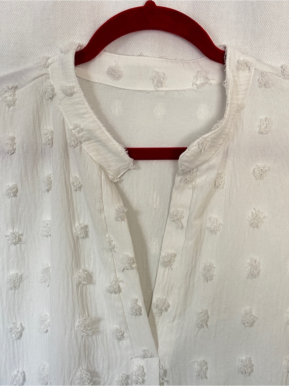 Lightweight White Textured V-Neck Tunic Top - Picture 3 of 6